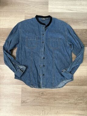 Liz Wear Denim Button-Up Shirt with Contrast Collar - Blue